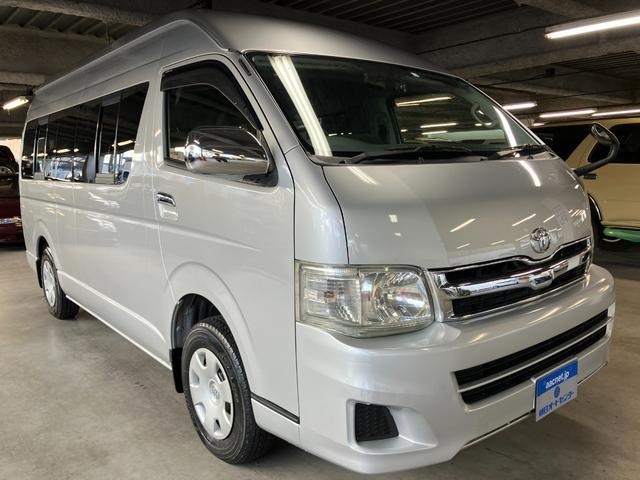 ハイエースワゴン グランドキャビン　ハイルーフ　４ＷＤ　１０人乗り　Ｗエアコン　電格ミラー　イージークローザードア　小窓　ドラレコ　キーレス（2枚目）