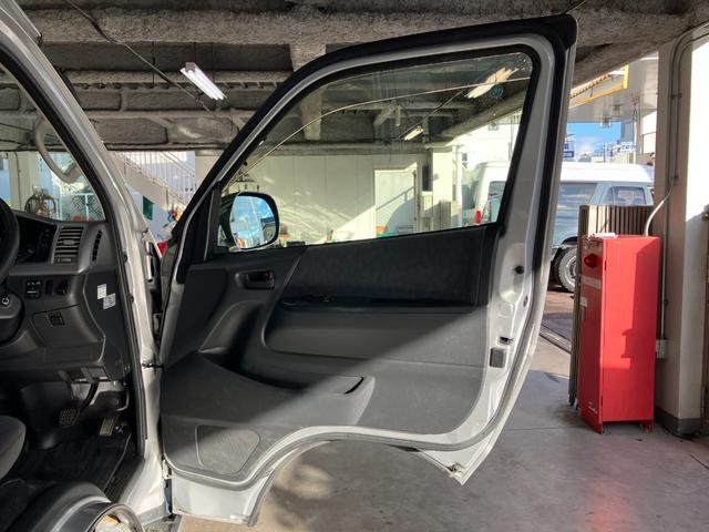 ハイエースワゴン グランドキャビン　ハイルーフ　４ＷＤ　１０人乗り　Ｗエアコン　電格ミラー　イージークローザードア　小窓　ドラレコ　キーレス（36枚目）