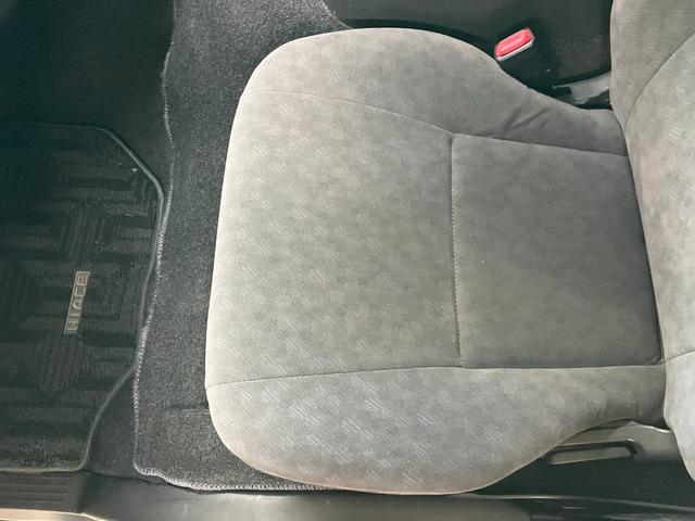 ハイエースワゴン グランドキャビン　ハイルーフ　４ＷＤ　１０人乗り　Ｗエアコン　電格ミラー　イージークローザードア　小窓　ドラレコ　キーレス（39枚目）