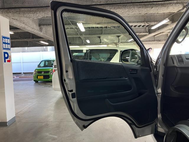 ハイエースワゴン グランドキャビン　ハイルーフ　４ＷＤ　１０人乗り　Ｗエアコン　電格ミラー　イージークローザードア　小窓　ドラレコ　キーレス（40枚目）