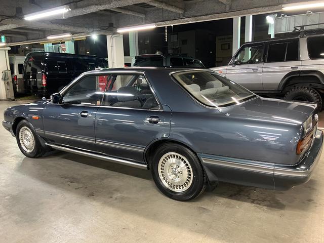 セドリック・シーマ タイプＩＩリミテッド　Ｖ６ターボエンジン　フルノーマル車　エアサスペンション　純正１５インチＡＷ　ドアミラーワイパー　運転席　助手席パワーシート　クルーズコントロール　オートライト　保証書（6枚目）