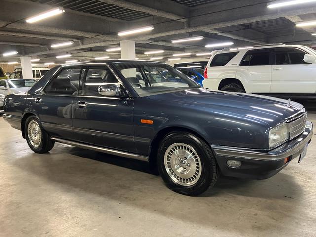 セドリック・シーマ タイプＩＩリミテッド　Ｖ６ターボエンジン　フルノーマル車　エアサスペンション　純正１５インチＡＷ　ドアミラーワイパー　運転席　助手席パワーシート　クルーズコントロール　オートライト　保証書（11枚目）