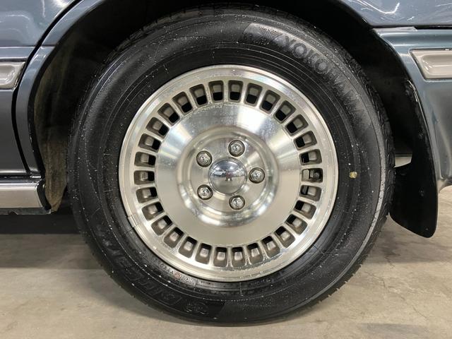 セドリック・シーマ タイプＩＩリミテッド　Ｖ６ターボエンジン　フルノーマル車　エアサスペンション　純正１５インチＡＷ　ドアミラーワイパー　運転席　助手席パワーシート　クルーズコントロール　オートライト　保証書（13枚目）