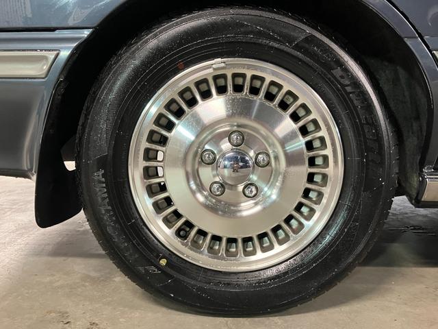 セドリック・シーマ タイプＩＩリミテッド　Ｖ６ターボエンジン　フルノーマル車　エアサスペンション　純正１５インチＡＷ　ドアミラーワイパー　運転席　助手席パワーシート　クルーズコントロール　オートライト　保証書（14枚目）