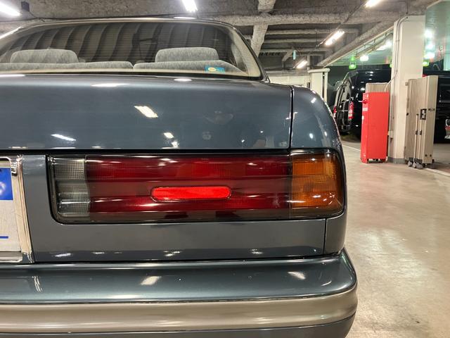 セドリック・シーマ タイプＩＩリミテッド　Ｖ６ターボエンジン　フルノーマル車　エアサスペンション　純正１５インチＡＷ　ドアミラーワイパー　運転席　助手席パワーシート　クルーズコントロール　オートライト　保証書（22枚目）