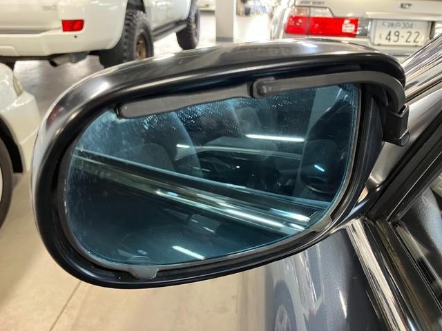 セドリック・シーマ タイプＩＩリミテッド　Ｖ６ターボエンジン　フルノーマル車　エアサスペンション　純正１５インチＡＷ　ドアミラーワイパー　運転席　助手席パワーシート　クルーズコントロール　オートライト　保証書（23枚目）