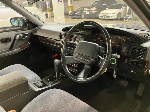 セドリック・シーマ タイプＩＩリミテッド　Ｖ６ターボエンジン　フルノーマル車　エアサスペンション　純正１５インチＡＷ　ドアミラーワイパー　運転席　助手席パワーシート　クルーズコントロール　オートライト　保証書（25枚目）