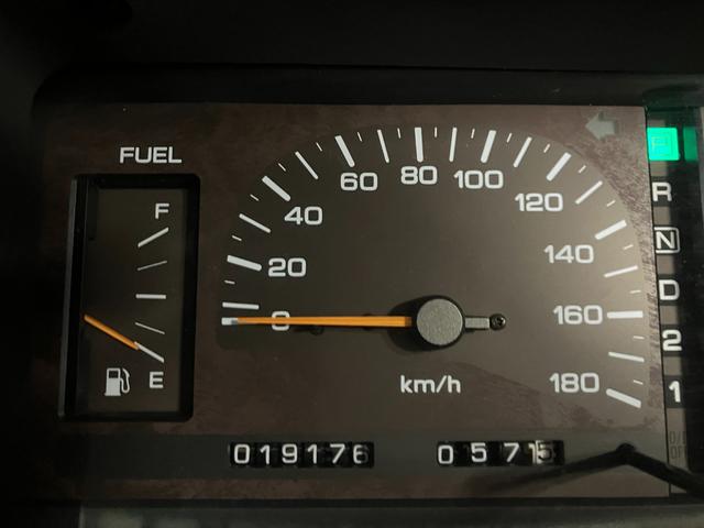 セドリック・シーマ タイプＩＩリミテッド　Ｖ６ターボエンジン　フルノーマル車　エアサスペンション　純正１５インチＡＷ　ドアミラーワイパー　運転席　助手席パワーシート　クルーズコントロール　オートライト　保証書（32枚目）