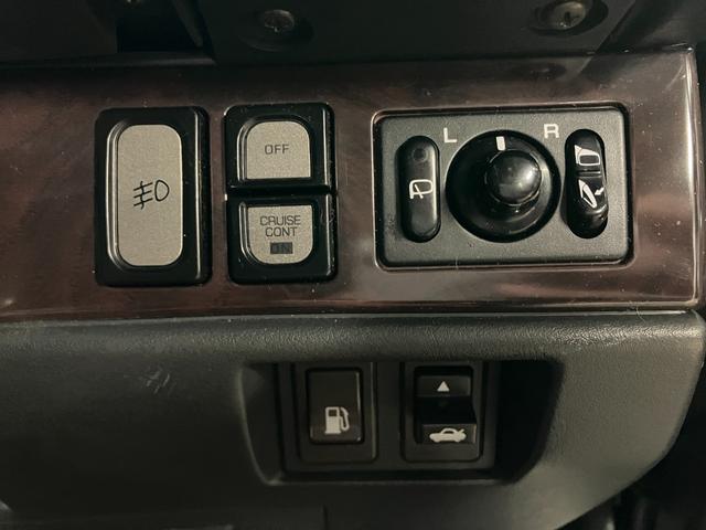 セドリック・シーマ タイプＩＩリミテッド　Ｖ６ターボエンジン　フルノーマル車　エアサスペンション　純正１５インチＡＷ　ドアミラーワイパー　運転席　助手席パワーシート　クルーズコントロール　オートライト　保証書（36枚目）