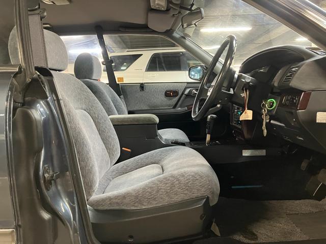 セドリック・シーマ タイプＩＩリミテッド　Ｖ６ターボエンジン　フルノーマル車　エアサスペンション　純正１５インチＡＷ　ドアミラーワイパー　運転席　助手席パワーシート　クルーズコントロール　オートライト　保証書（39枚目）