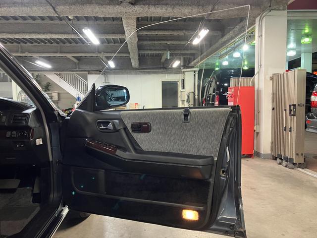 セドリック・シーマ タイプＩＩリミテッド　Ｖ６ターボエンジン　フルノーマル車　エアサスペンション　純正１５インチＡＷ　ドアミラーワイパー　運転席　助手席パワーシート　クルーズコントロール　オートライト　保証書（42枚目）