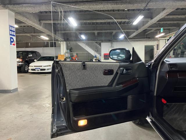 セドリック・シーマ タイプＩＩリミテッド　Ｖ６ターボエンジン　フルノーマル車　エアサスペンション　純正１５インチＡＷ　ドアミラーワイパー　運転席　助手席パワーシート　クルーズコントロール　オートライト　保証書（50枚目）