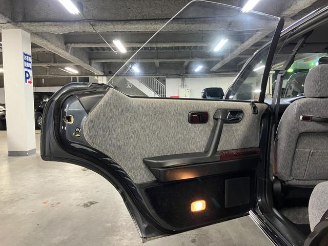 セドリック・シーマ タイプＩＩリミテッド　Ｖ６ターボエンジン　フルノーマル車　エアサスペンション　純正１５インチＡＷ　ドアミラーワイパー　運転席　助手席パワーシート　クルーズコントロール　オートライト　保証書（55枚目）