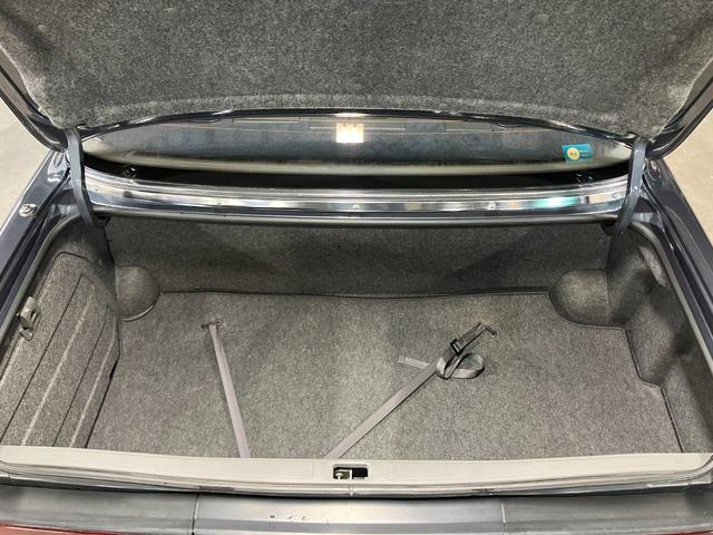 セドリック・シーマ タイプＩＩリミテッド　Ｖ６ターボエンジン　フルノーマル車　エアサスペンション　純正１５インチＡＷ　ドアミラーワイパー　運転席　助手席パワーシート　クルーズコントロール　オートライト　保証書（56枚目）