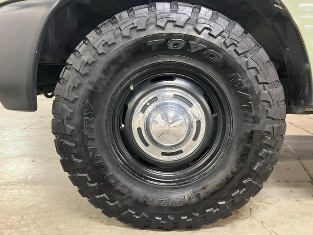 ランドクルーザー100 VXリミテッド カーキ全塗装済 丸目ヘッド換装 DEAN16インチAW TOYOオープンカントリーMTタイヤ TOYOTAグリル サイドステップ ウッドコンビステア SDナビTVバックカメラ シートカバー キーレス(14枚目)
