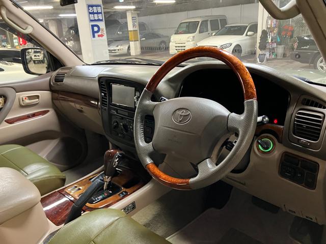 ランドクルーザー100 VXリミテッド カーキ全塗装済 丸目ヘッド換装 DEAN16インチAW TOYOオープンカントリーMTタイヤ TOYOTAグリル サイドステップ ウッドコンビステア SDナビTVバックカメラ シートカバー キーレス(24枚目)