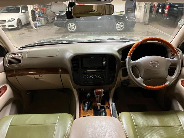 ランドクルーザー100 VXリミテッド カーキ全塗装済 丸目ヘッド換装 DEAN16インチAW TOYOオープンカントリーMTタイヤ TOYOTAグリル サイドステップ ウッドコンビステア SDナビTVバックカメラ シートカバー キーレス(25枚目)
