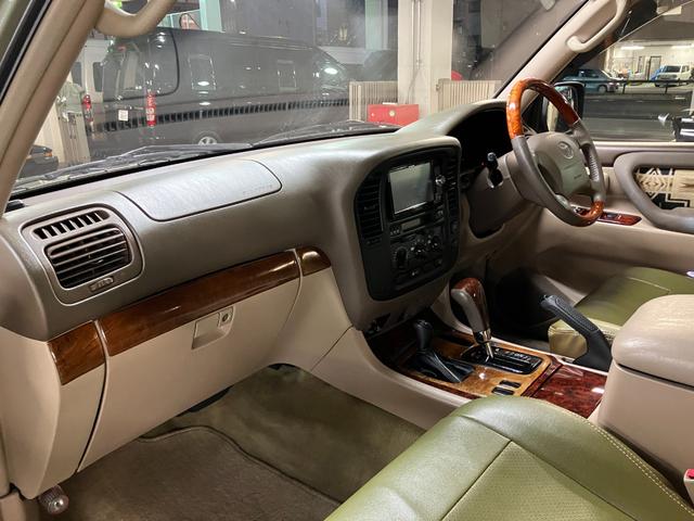 ランドクルーザー100 VXリミテッド カーキ全塗装済 丸目ヘッド換装 DEAN16インチAW TOYOオープンカントリーMTタイヤ TOYOTAグリル サイドステップ ウッドコンビステア SDナビTVバックカメラ シートカバー キーレス(26枚目)