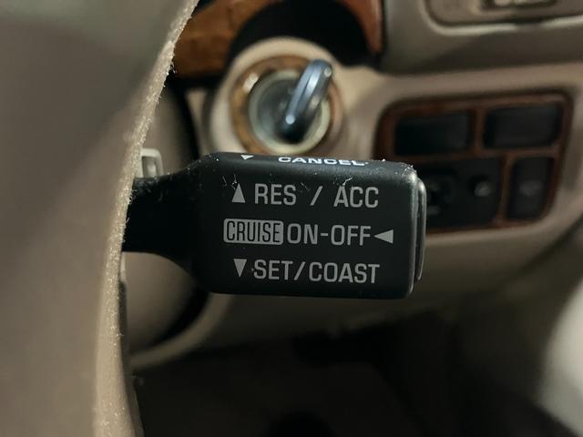 ランドクルーザー100 VXリミテッド カーキ全塗装済 丸目ヘッド換装 DEAN16インチAW TOYOオープンカントリーMTタイヤ TOYOTAグリル サイドステップ ウッドコンビステア SDナビTVバックカメラ シートカバー キーレス(28枚目)