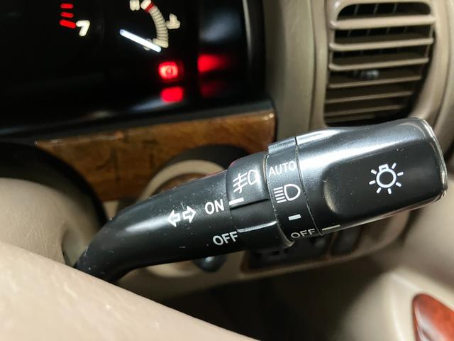 ランドクルーザー100 VXリミテッド カーキ全塗装済 丸目ヘッド換装 DEAN16インチAW TOYOオープンカントリーMTタイヤ TOYOTAグリル サイドステップ ウッドコンビステア SDナビTVバックカメラ シートカバー キーレス(29枚目)