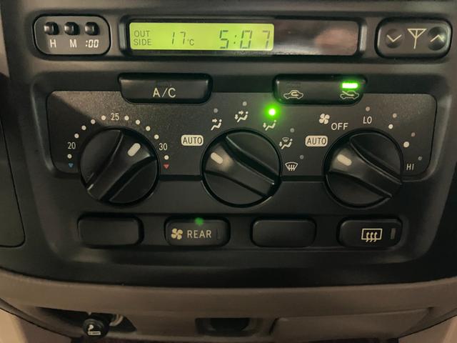 ランドクルーザー100 VXリミテッド カーキ全塗装済 丸目ヘッド換装 DEAN16インチAW TOYOオープンカントリーMTタイヤ TOYOTAグリル サイドステップ ウッドコンビステア SDナビTVバックカメラ シートカバー キーレス(35枚目)