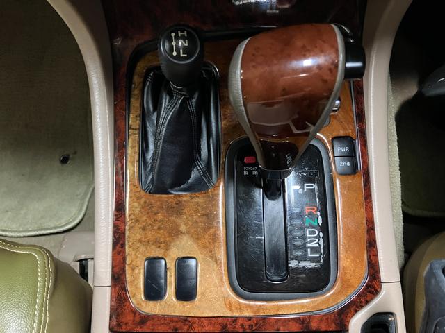 ランドクルーザー100 VXリミテッド カーキ全塗装済 丸目ヘッド換装 DEAN16インチAW TOYOオープンカントリーMTタイヤ TOYOTAグリル サイドステップ ウッドコンビステア SDナビTVバックカメラ シートカバー キーレス(36枚目)
