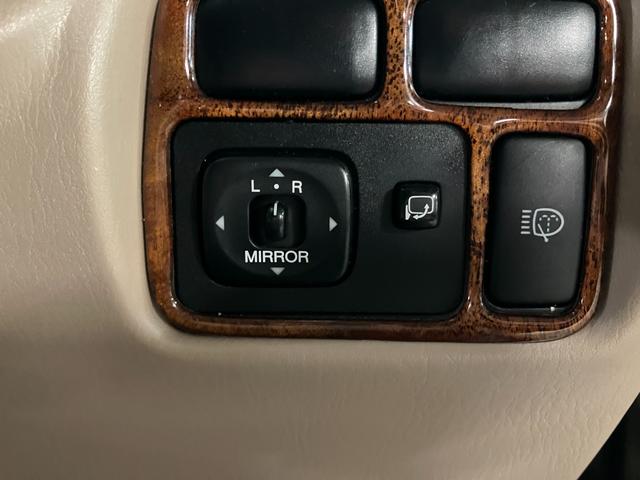 ランドクルーザー100 VXリミテッド カーキ全塗装済 丸目ヘッド換装 DEAN16インチAW TOYOオープンカントリーMTタイヤ TOYOTAグリル サイドステップ ウッドコンビステア SDナビTVバックカメラ シートカバー キーレス(38枚目)