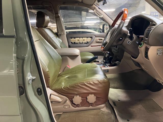 ランドクルーザー100 VXリミテッド カーキ全塗装済 丸目ヘッド換装 DEAN16インチAW TOYOオープンカントリーMTタイヤ TOYOTAグリル サイドステップ ウッドコンビステア SDナビTVバックカメラ シートカバー キーレス(40枚目)
