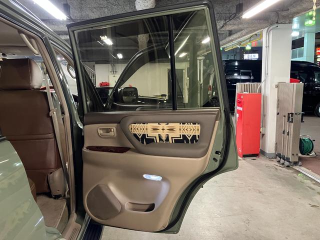 ランドクルーザー100 VXリミテッド カーキ全塗装済 丸目ヘッド換装 DEAN16インチAW TOYOオープンカントリーMTタイヤ TOYOTAグリル サイドステップ ウッドコンビステア SDナビTVバックカメラ シートカバー キーレス(47枚目)