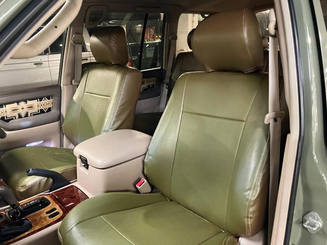 ランドクルーザー100 VXリミテッド カーキ全塗装済 丸目ヘッド換装 DEAN16インチAW TOYOオープンカントリーMTタイヤ TOYOTAグリル サイドステップ ウッドコンビステア SDナビTVバックカメラ シートカバー キーレス(49枚目)