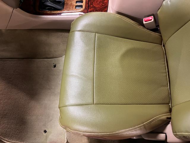 ランドクルーザー100 VXリミテッド カーキ全塗装済 丸目ヘッド換装 DEAN16インチAW TOYOオープンカントリーMTタイヤ TOYOTAグリル サイドステップ ウッドコンビステア SDナビTVバックカメラ シートカバー キーレス(50枚目)