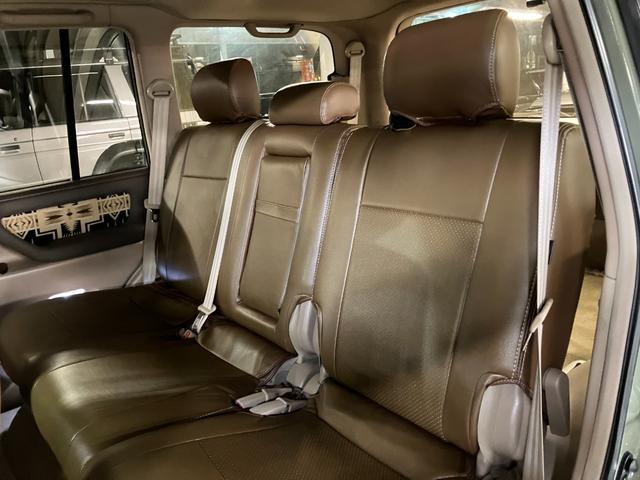 ランドクルーザー100 VXリミテッド カーキ全塗装済 丸目ヘッド換装 DEAN16インチAW TOYOオープンカントリーMTタイヤ TOYOTAグリル サイドステップ ウッドコンビステア SDナビTVバックカメラ シートカバー キーレス(53枚目)