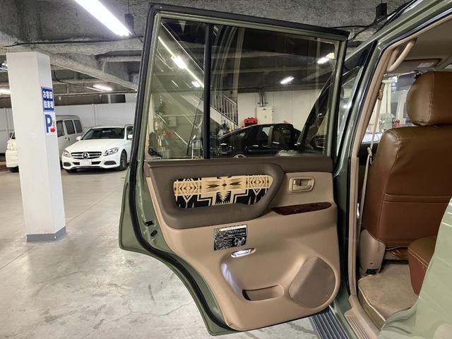 ランドクルーザー100 VXリミテッド カーキ全塗装済 丸目ヘッド換装 DEAN16インチAW TOYOオープンカントリーMTタイヤ TOYOTAグリル サイドステップ ウッドコンビステア SDナビTVバックカメラ シートカバー キーレス(55枚目)
