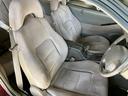 運転席シート、目立つ擦れや汚れはございません。
