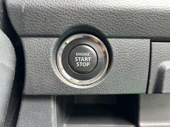 【キーレスプッシュスタート】ブレーキペダルを踏みながらボタンを押すとエンジンがかかります。 7