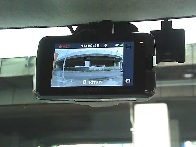 ドライブレコーダー　ＥＴＣ　キーフリーシステム　ＨＩＤヘッドライト　ＦＯＧ　ウインカーミラー　ドアバイザー　リアスポイラー　社外１４インチアルミホイール　ｗエアバック　オートエアコン　ＡＢＳ