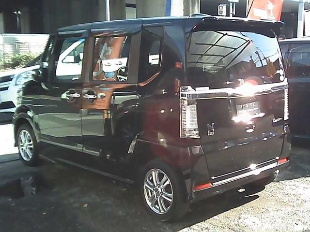 Ｎ－ＢＯＸカスタム Ｇ・Ｌパッケージ　社外ナビゲーション　ワンセグＴＶ　ＥＴＣ　スマートキー　純正１４インチアルミホイール　エアロパーツ　両側スライドドア　片側パワースライドドア　リアスポイラー　ドアバイザー　ウインカーミラー　ＡＢＳ（8枚目）