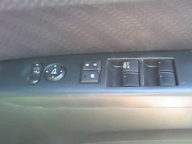 Ｎ－ＢＯＸカスタム Ｇ・Ｌパッケージ　社外ナビゲーション　ワンセグＴＶ　ＥＴＣ　スマートキー　純正１４インチアルミホイール　エアロパーツ　両側スライドドア　片側パワースライドドア　リアスポイラー　ドアバイザー　ウインカーミラー　ＡＢＳ（21枚目）