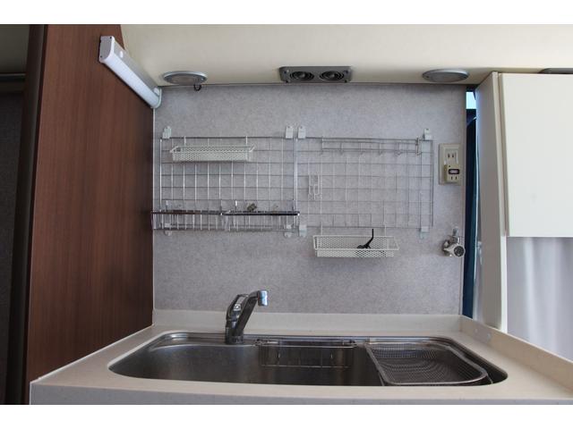 シビリアンバス 　キャンピングカー／８ナンバー／５人乗り／テーブル／シャワールーム／ベット／シンク／電子レンジ／テレビ／冷蔵庫／クーラーボックス／棚／ソファー／サイドオーニング／外部電源／ＥＴＣ／Ｂｌｕｅｔｏｏｔｈ／（32枚目）