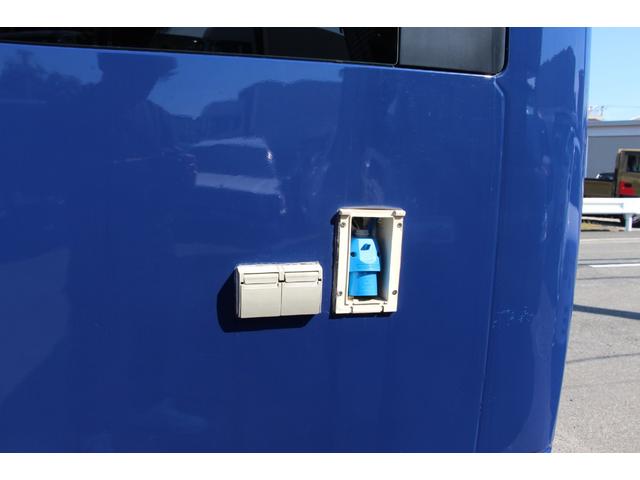 シビリアンバス 　キャンピングカー／８ナンバー／５人乗り／テーブル／シャワールーム／ベット／シンク／電子レンジ／テレビ／冷蔵庫／クーラーボックス／棚／ソファー／サイドオーニング／外部電源／ＥＴＣ／Ｂｌｕｅｔｏｏｔｈ／（67枚目）