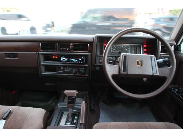 グロリアバン GL AT/5人乗り/ウッドデカール/社外15インチアルミホイール/ホワイトリボンタイヤ/ETC/CD/Bluetooth接続/フェンダーミラー/LEDヘッド/エアコン/パワーウィンドウ/ガソリン車/禁煙車(4枚目)