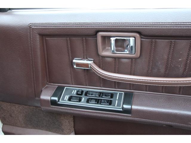 グロリアバン GL AT/5人乗り/ウッドデカール/社外15インチアルミホイール/ホワイトリボンタイヤ/ETC/CD/Bluetooth接続/フェンダーミラー/LEDヘッド/エアコン/パワーウィンドウ/ガソリン車/禁煙車(8枚目)