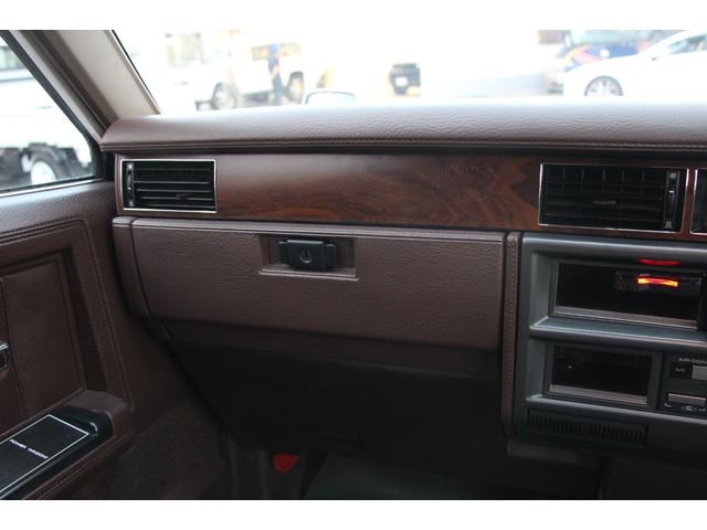 グロリアバン GL AT/5人乗り/ウッドデカール/社外15インチアルミホイール/ホワイトリボンタイヤ/ETC/CD/Bluetooth接続/フェンダーミラー/LEDヘッド/エアコン/パワーウィンドウ/ガソリン車/禁煙車(11枚目)