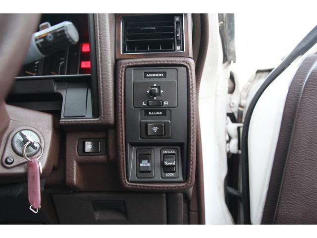 グロリアバン GL AT/5人乗り/ウッドデカール/社外15インチアルミホイール/ホワイトリボンタイヤ/ETC/CD/Bluetooth接続/フェンダーミラー/LEDヘッド/エアコン/パワーウィンドウ/ガソリン車/禁煙車(13枚目)