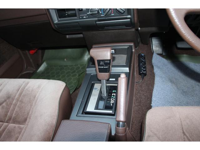 グロリアバン GL AT/5人乗り/ウッドデカール/社外15インチアルミホイール/ホワイトリボンタイヤ/ETC/CD/Bluetooth接続/フェンダーミラー/LEDヘッド/エアコン/パワーウィンドウ/ガソリン車/禁煙車(16枚目)