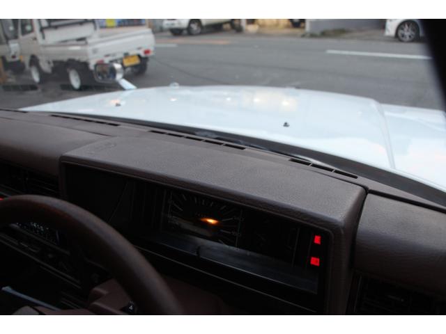 グロリアバン GL AT/5人乗り/ウッドデカール/社外15インチアルミホイール/ホワイトリボンタイヤ/ETC/CD/Bluetooth接続/フェンダーミラー/LEDヘッド/エアコン/パワーウィンドウ/ガソリン車/禁煙車(18枚目)