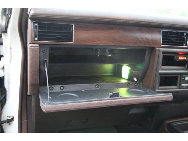 グロリアバン GL AT/5人乗り/ウッドデカール/社外15インチアルミホイール/ホワイトリボンタイヤ/ETC/CD/Bluetooth接続/フェンダーミラー/LEDヘッド/エアコン/パワーウィンドウ/ガソリン車/禁煙車(24枚目)