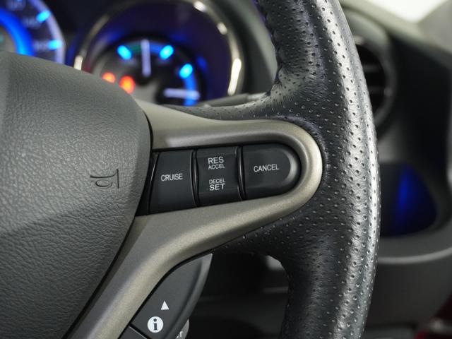 フィットハイブリッド スマートセレクション　純正ナビゲーション／バックカメラ／ワンセグＴＶ／ミュージックプレーヤー接続／ＤＶＤ再生／ＥＴＣ車載器／クルーズコントロール／スマートキー／オートエアコン／盗難防止システム／横滑り制御装置／電動格ミラー（7枚目）