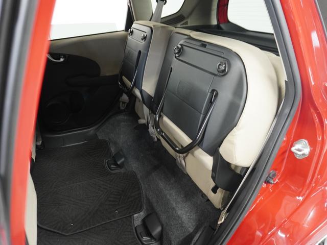 フィットハイブリッド スマートセレクション　純正ナビゲーション／バックカメラ／ワンセグＴＶ／ミュージックプレーヤー接続／ＤＶＤ再生／ＥＴＣ車載器／クルーズコントロール／スマートキー／オートエアコン／盗難防止システム／横滑り制御装置／電動格ミラー（11枚目）