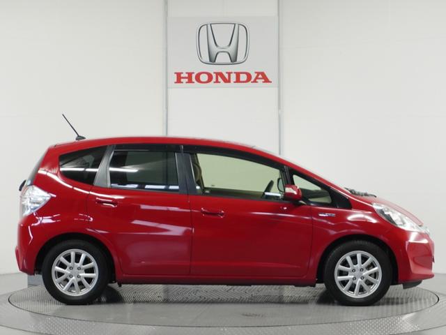 フィットハイブリッド スマートセレクション　純正ナビゲーション／バックカメラ／ワンセグＴＶ／ミュージックプレーヤー接続／ＤＶＤ再生／ＥＴＣ車載器／クルーズコントロール／スマートキー／オートエアコン／盗難防止システム／横滑り制御装置／電動格ミラー（22枚目）